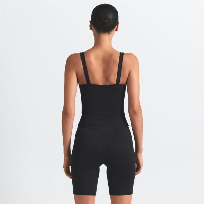 NikeSKIMS MATTES QUADRATISCHES TANKTOP NikeSKIMS MATTES QUADRATISCHES TANKTOP