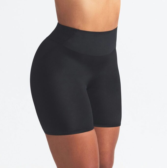 NikeSKIMS SHINE BONTED WAIST 5″ BIKERSHORT NikeSKIMS SHINE BONTED WAIST 5″ BIKERSHORT
