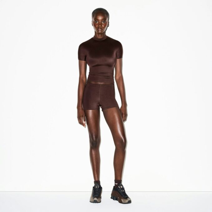 NikeSKIMS SHINE Kurzarm-Top mit Stehkragen NikeSKIMS SHINE Kurzarm-Top mit Stehkragen