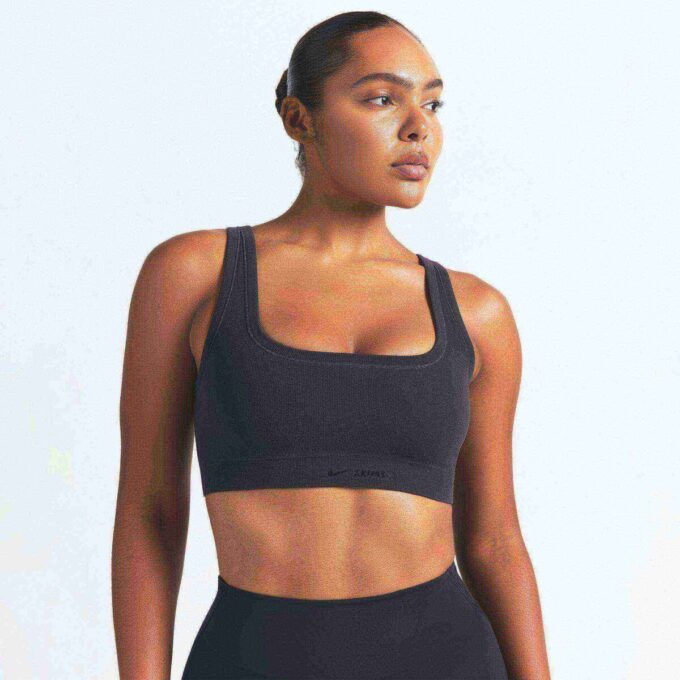 NikeSKIMS VINTAGE NAHTLOSER RUDER-AUSSCHNITT-BH NikeSKIMS VINTAGE NAHTLOSER RUDER-AUSSCHNITT-BH