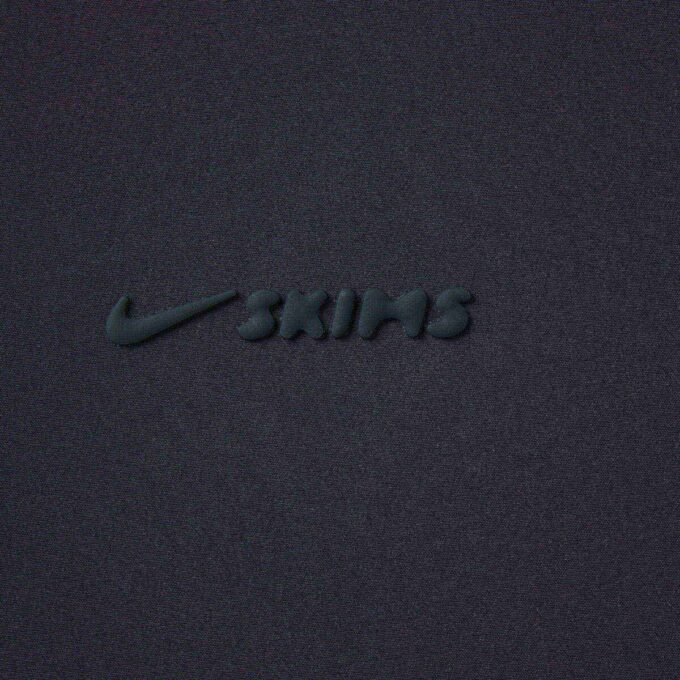 NikeSKIMS WOVEN NYLON 2.5″ RUNNER SHORT NikeSKIMS WOVEN NYLON 2.5″ RUNNER SHORT