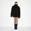 Oversize-Jacke aus Kunstpelz mit Stehkragen Oversize-Jacke aus Kunstpelz mit Stehkragen