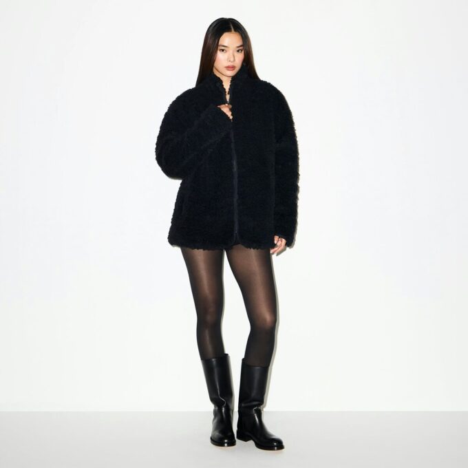 Oversize-Jacke aus Kunstpelz mit Stehkragen Oversize-Jacke aus Kunstpelz mit Stehkragen