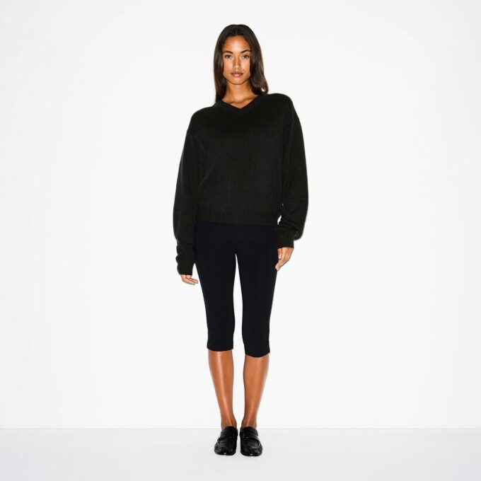 Oversize-Pullover aus Wolle und Kaschmir mit V-Ausschnitt Oversize-Pullover aus Wolle und Kaschmir mit V-Ausschnitt