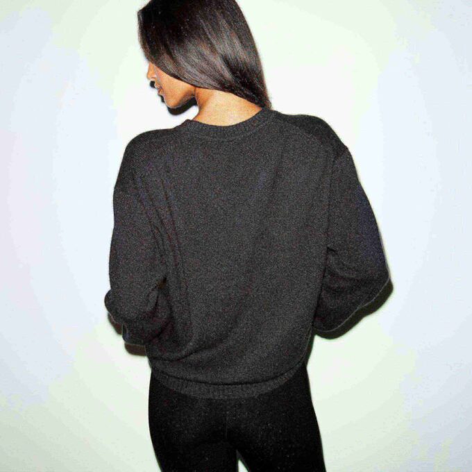 Oversize-Pullover aus Wolle und Kaschmir mit V-Ausschnitt Oversize-Pullover aus Wolle und Kaschmir mit V-Ausschnitt