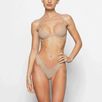 Plunge-BH, der jeder Figur passt Plunge-BH, der jeder Figur passt