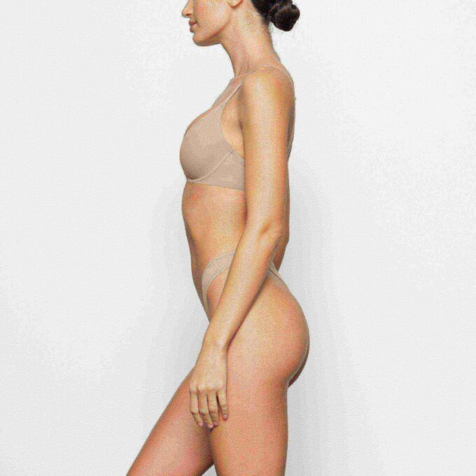 Plunge-BH, der jeder Figur passt