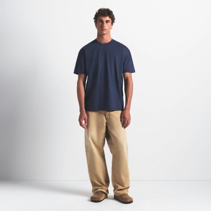 SCHWERES BAUMWOLL-HERREN-T-SHIRT MIT RELAXED-SCHNITTEN SCHWERES BAUMWOLL-HERREN-T-SHIRT MIT RELAXED-SCHNITTEN