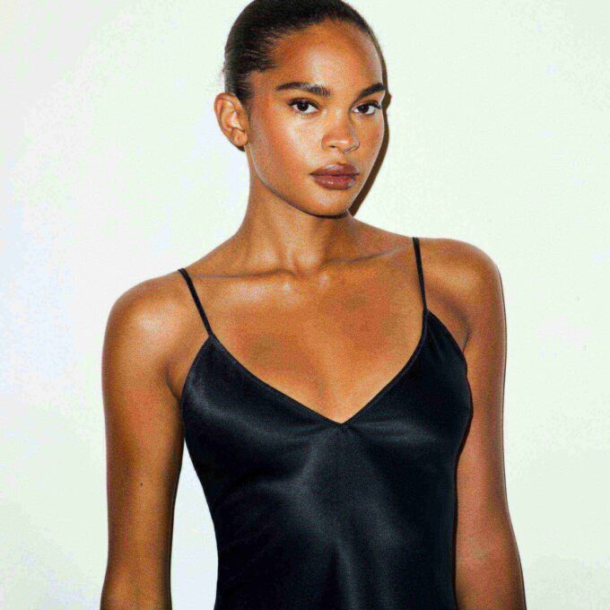 SCHWERES SATIN-CAMI-MINIKLEID