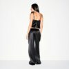 SCHWERES SATIN-HOSE MIT WEITEM BEIN SCHWERES SATIN-HOSE MIT WEITEM BEIN