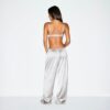 SCHWERES SATIN-HOSE MIT WEITEM BEIN SCHWERES SATIN-HOSE MIT WEITEM BEIN