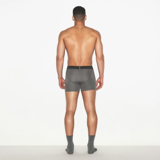 SKIMS Baumwoll-Boxershorts für Herren, 3er-Pack (7,6 cm) SKIMS Baumwoll-Boxershorts für Herren, 3er-Pack (7,6 cm)