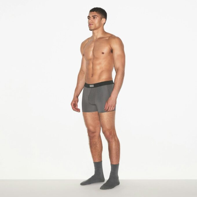 SKIMS Baumwoll-Boxershorts für Herren, 3er-Pack (7,6 cm) SKIMS Baumwoll-Boxershorts für Herren, 3er-Pack (7,6 cm)