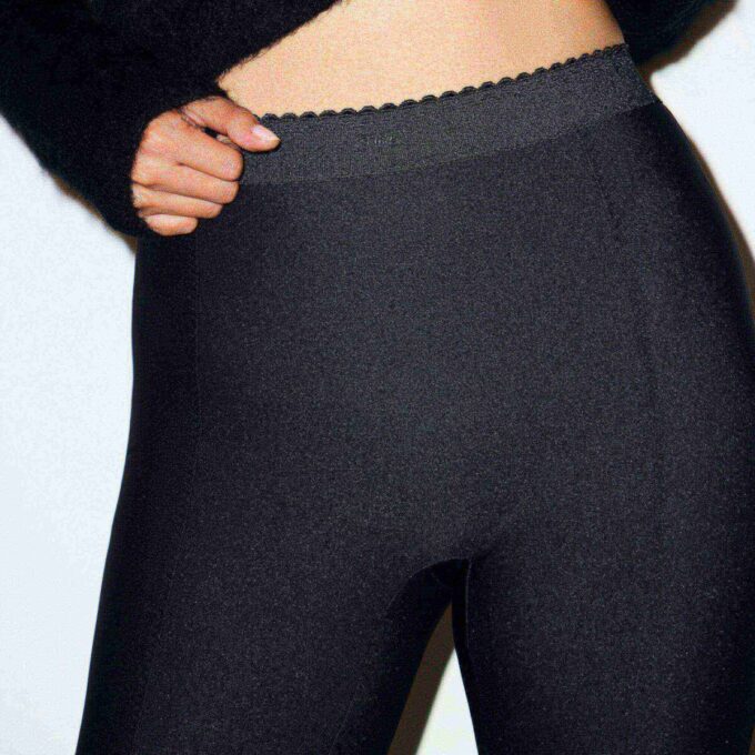SKIMS BODY HOCHGESCHNITTENE AUSGESTELLTE HOSE SKIMS BODY HOCHGESCHNITTENE AUSGESTELLTE HOSE