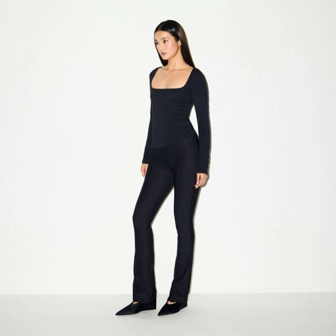 SKIMS BODY HOCHGESCHNITTENE AUSGESTELLTE HOSE SKIMS BODY HOCHGESCHNITTENE AUSGESTELLTE HOSE