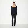 SKIMS BODY HOCHGESCHNITTENE AUSGESTELLTE HOSE SKIMS BODY HOCHGESCHNITTENE AUSGESTELLTE HOSE