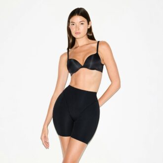SKIMS BODY POTT AND HIP ENHANCEING MID TOBGH SHORT