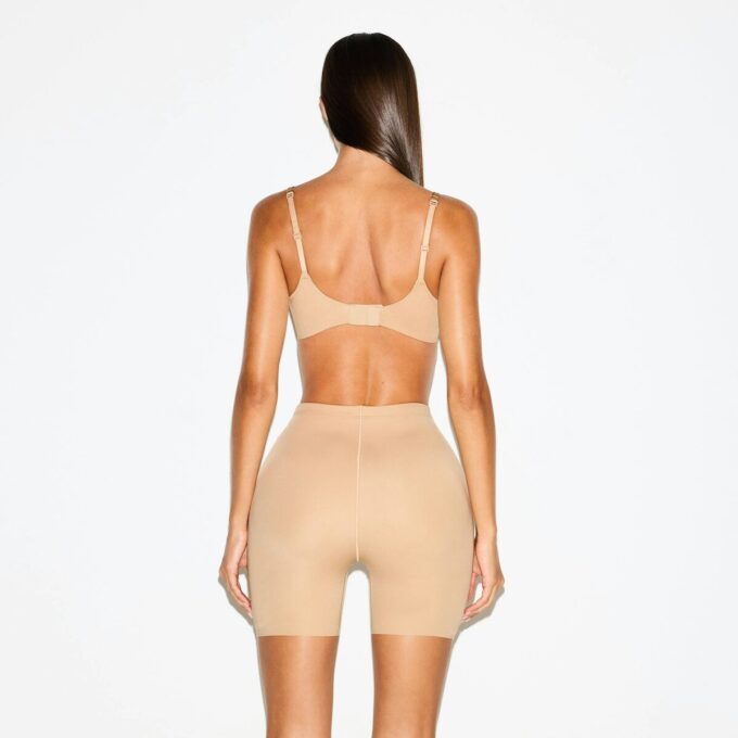 SKIMS BODY POTT AND HIP ENHANCEING MID TOBGH SHORT SKIMS BODY POTT AND HIP ENHANCEING MID TOBGH SHORT