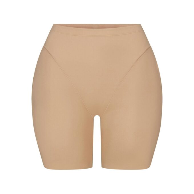 SKIMS BODY POTT AND HIP ENHANCEING MID TOBGH SHORT SKIMS BODY POTT AND HIP ENHANCEING MID TOBGH SHORT