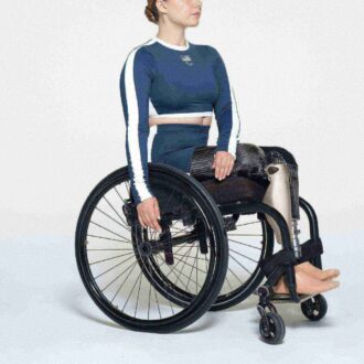 SKIMS FÜR TEAM USA SIGNATURE SCHWIMMEN PARALYMPIC LANGÄRMELIGES CROPPE-T-SHIRT