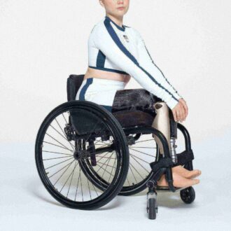 SKIMS FÜR TEAM USA SIGNATURE SWIM PARALYMPIC MITTELHOCHGESCHNITTENE SHOTTE