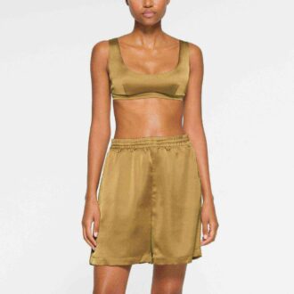 skims sportliche satin loose short 1 330x330 - SKIMS SPORTLICHE SATIN-LOOSE-SHORT
