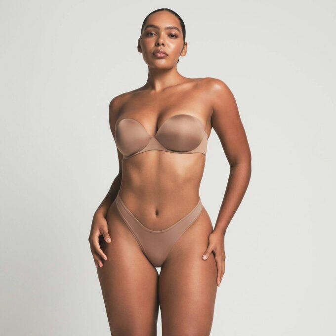 SKIMS ULTIMATE TRÄGERLOSER PUSH-UP-BH