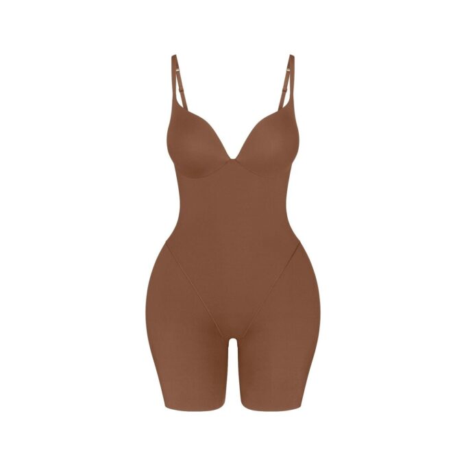 SKIMS ULTIMATIVER BODYSUIT FÜR PO UND HÜFTE MITTE DES OBERSCHENKELS SKIMS ULTIMATIVER BODYSUIT FÜR PO UND HÜFTE MITTE DES OBERSCHENKELS