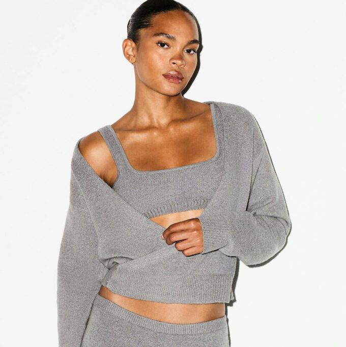 STRICKPULLOVER MIT STRICKMUSTER UND STRICKMUSTER STRICKPULLOVER MIT STRICKMUSTER UND STRICKMUSTER