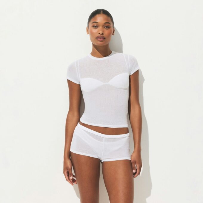 T-Shirt aus transparentem Rippenmaterial T-Shirt aus transparentem Rippenmaterial