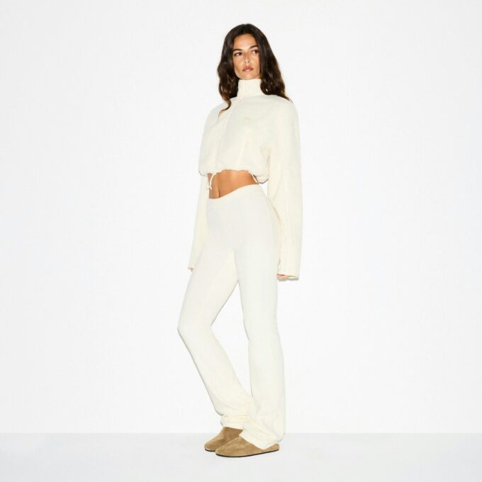 Teddy-Kurze Jacke mit Trichterkragen Teddy-Kurze Jacke mit Trichterkragen