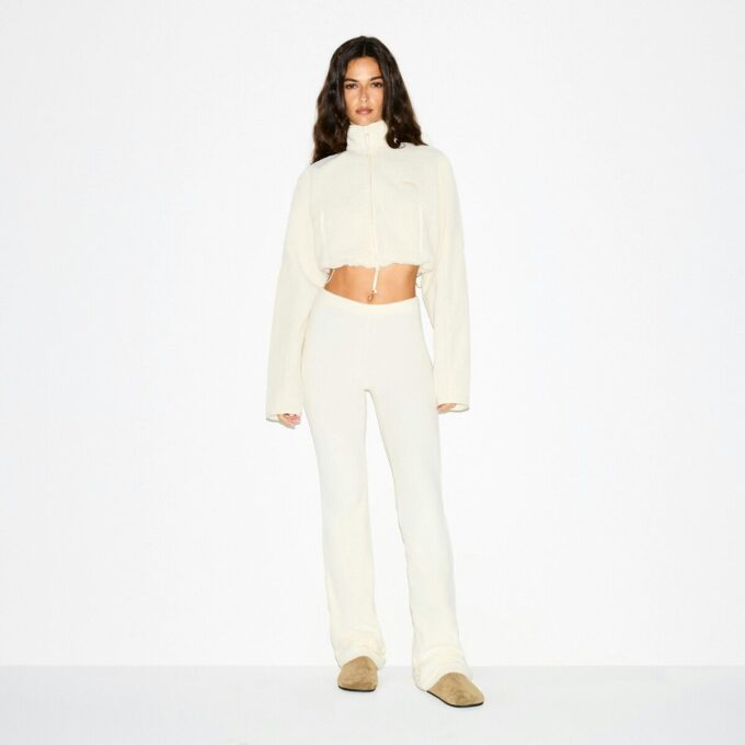 Teddy-Kurze Jacke mit Trichterkragen Teddy-Kurze Jacke mit Trichterkragen