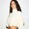 Teddy-Kurze Jacke mit Trichterkragen Teddy-Kurze Jacke mit Trichterkragen