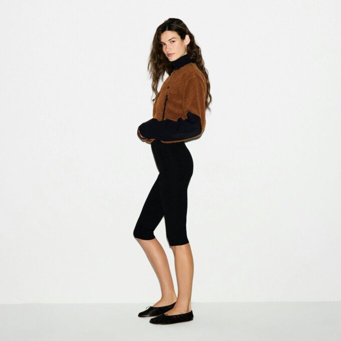 Teddy-Kurze Jacke mit Trichterkragen Teddy-Kurze Jacke mit Trichterkragen
