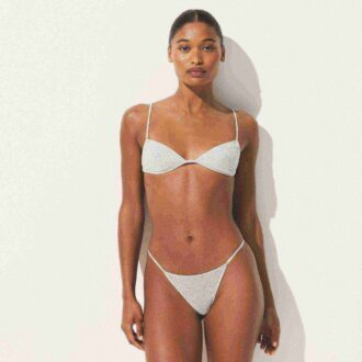 Transparenter, knapper Dreiecks-Bralette mit Rippen Transparenter, knapper Dreiecks-Bralette mit Rippen