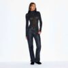 Transparenter Modal-Body mit langen Ärmeln und Rollkragen Transparenter Modal-Body mit langen Ärmeln und Rollkragen
