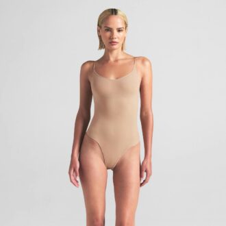 Transparenter, nahtloser String-Body