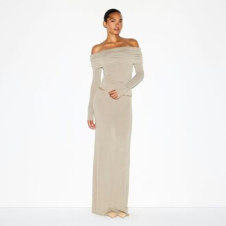 TRANSPARENTES MODELL-OFF-SHORTE-TOP TRANSPARENTES MODELL-OFF-SHORTE-TOP