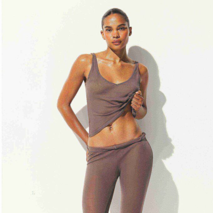 Transparentes Rippen-Tanktop mit V-Ausschnitt Transparentes Rippen-Tanktop mit V-Ausschnitt