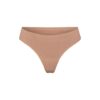 Weicher, glatter, nahtloser String Weicher, glatter, nahtloser String